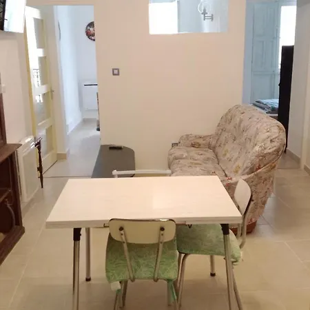 ベッド・アンド・ブレックファスト L'ombrelle カルカソンヌ